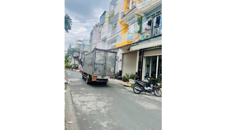 Ngộp Lý Thánh Tông - Giáp Q11 - 4,5x15m2 - HXH 6m Thông - 2 tầng